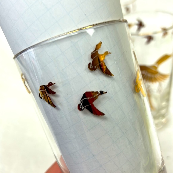 - Mid Century Modern set of 7  5.5” H glasses with Canadian Geese - Picture 5 of 8